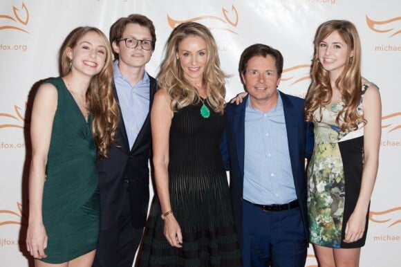 Michael J. Fox, son épouse Tracy Pollan et leurs enfants Aquinnah, Sam et Schuyler à la soirée de charité A Funny Thing Happened On The Way To Cure Parkinson au Waldorf Astoria de New York, le 10 novembre 2012.
