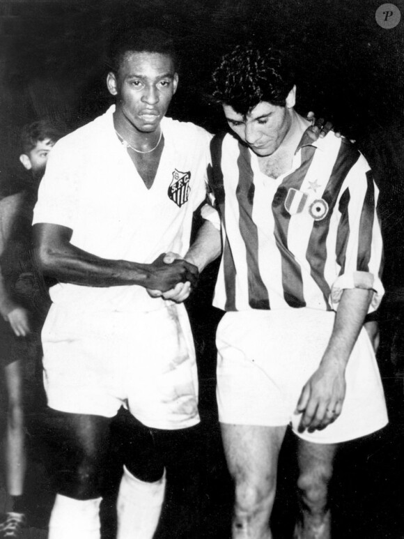 Pelé lors d'un match à Turin en 1960. 