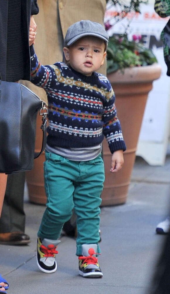 Le petit Flynn Bloom n'a pas encore 2 ans, mais il en connaît un rayon sur la mode. Le 14 novembre 2012 dans les rues de New York
