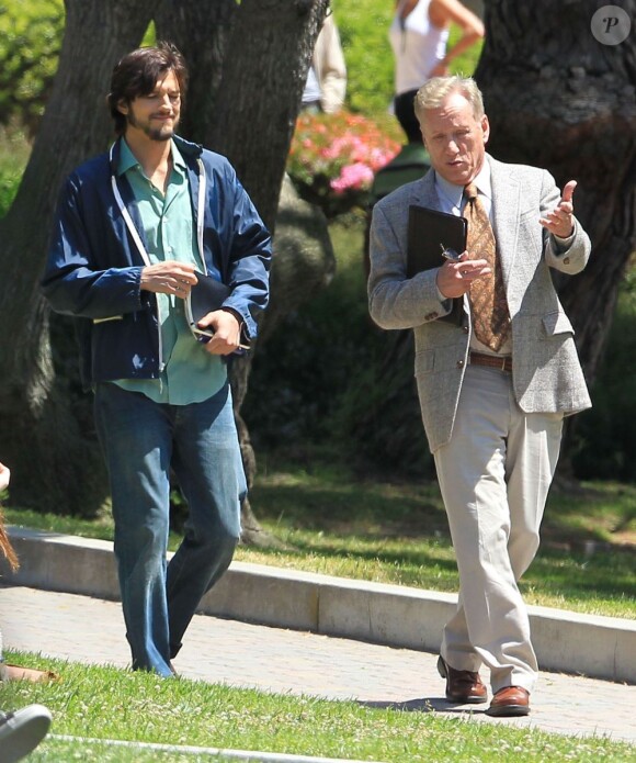 Ashton Kutcher sur le tournage du second biopic dédié à Steve Jobs (et non scénarisé par Sorkin), le 18 juin 2012.