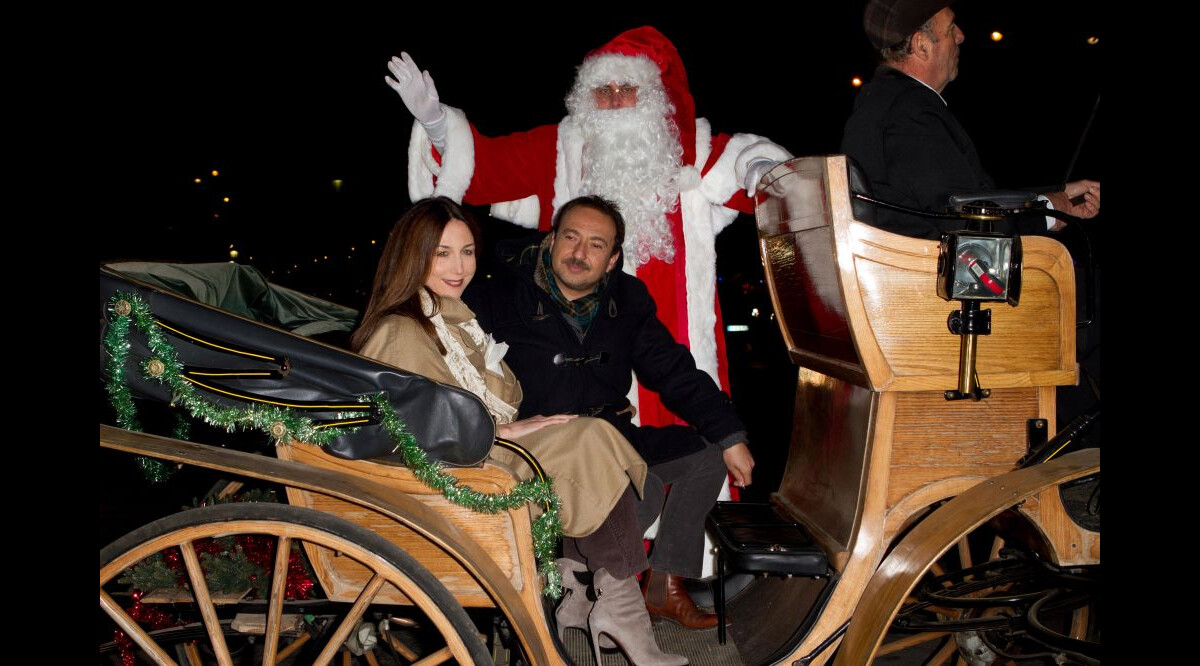 Vidéo : Elsa Zylberstein, Patrick Timsit et le Père Noël lors de la