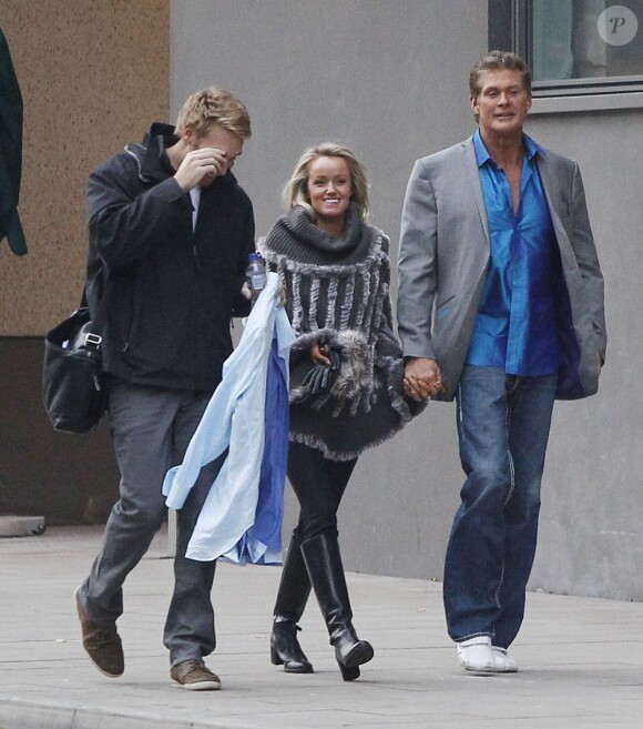 L'acteur David Hasselhoff et sa petite amie Hayley Roberts à Manchester, le 16 novembre 2012.