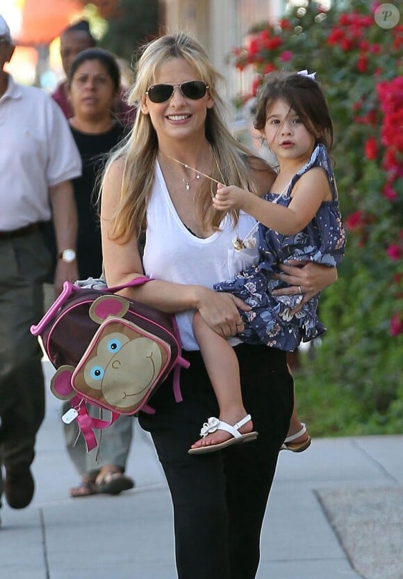 Sarah Michelle Gellar va chercher sa fille Charlotte à l'école à Santa Monica le 15 octobre 2012.