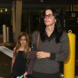 Courteney Cox et sa fille Coco Arquette à l'aéroport de Miami, le 17 novembre 2012.