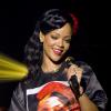 Rihanna souriante lors de son concert au Trianon à Paris, le 17 novembre 2012.