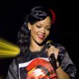 Rihanna souriante lors de son concert au Trianon à Paris, le 17 novembre 2012.
