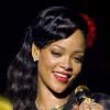 Rihanna complice avec son public dans le cadre de sa tournée 777 Tour. Elle donnait un concert exceptionnel le 17 novembre au Trianon à Paris.