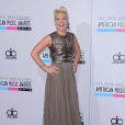 Pink était particulièrement féminine à la 40e cérémonie des  American Music Awards  à Los Angeles, le 18 novembre 2012.