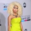 Nicki Minaj toujours dans une robe très colorée à la 40e cérémonie des American Music Awards à Los Angeles, le 18 novembre 2012.