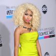 Nicki Minaj toujours dans une robe très colorée à la 40e cérémonie des  American Music Awards  à Los Angeles, le 18 novembre 2012.