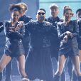 PSY chante son tube  Gangnam Style  à la cérémonie des American Music Awards à Los Angeles, le 18 novembre 2012.