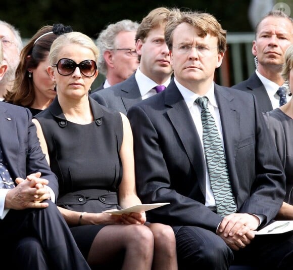 Le prince Friso d'Orange-Nassau et la princesse Mabel le 29 avril 2010 lors de commémorations à Apeldoorn.