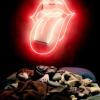 Noomi Rapace s'endort, vers des rêves iconoclastes. The Rolling Stones : image du clip de Doom and Gloom, réalisé par Jonas Akerlund, avec Noomi Rapace. Extrait de l'album GRRR! (novembre 2012).