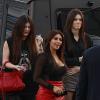 Kim Kardashian et ses petites soeurs Kylie et Kendall Jenner arrivent sur le plateau de l'émission The X Factor. Los Angeles, le 21 novembre 2012.