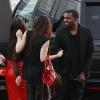 Kanye West arrive sur le plateau de The X Factor en compagnie de sa chérie Kim Kardashian et ses petites soeurs Kylie et Kendall Jenner. Le 21 novembre 2012.