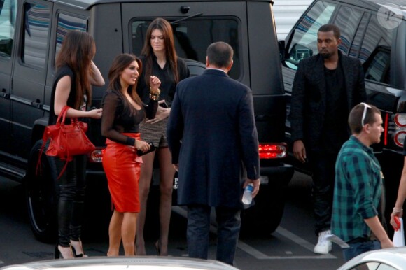 Kim Kardashian, son chéri Kanye West et ses petites soeurs Kylie et Kendall arrivent sur le plateau de The X Factor. Le 21 novembre 2012.