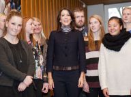 Princesse Mary : Radieuse entourée de lycéens, elle entre dans le vif du sujet