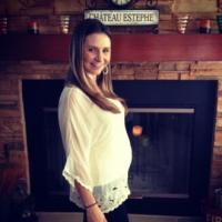 Beverley Mitchell : Premières photos d'elle enceinte pour Thanksgiving