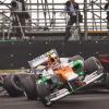 Nico Hülkenberg et sa Force India percute Lewis Hamilton sur McLaren Mercedes lors du Grand Prix du Brésil à Interlagos à Sao Paulo le 25 novembre 2012