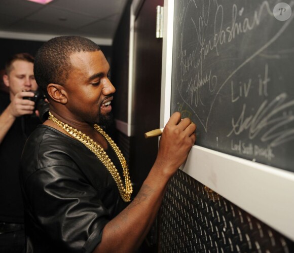 Exclusif Kanye West assiste à la soirée d'anniversaire de DJ Khaled au LIV. Miami Beach, le 25 novembre 2012.