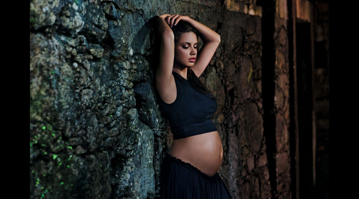 Photo Adriana Lima, enceinte et radieuse pour le calendrier Pirelli