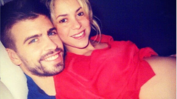 Shakira : Enceinte de 8 mois, lovée contre Piqué, elle exhibe son ventre rond