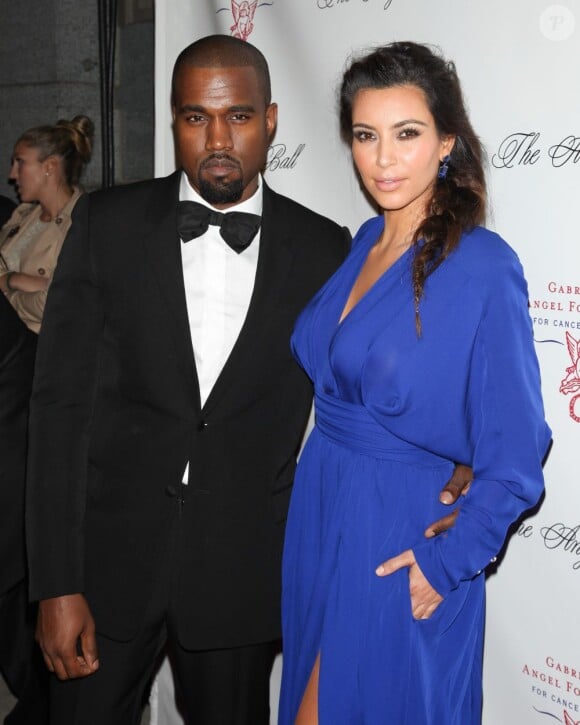 Kanye West et Kim Kardashian lors du bal de la Gabrielle's Angel Foundation à New York, le 22 novembre 2012.