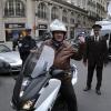 Gérard Depardieu à Paris le 7 novembre 2012, chevauchant son scooter