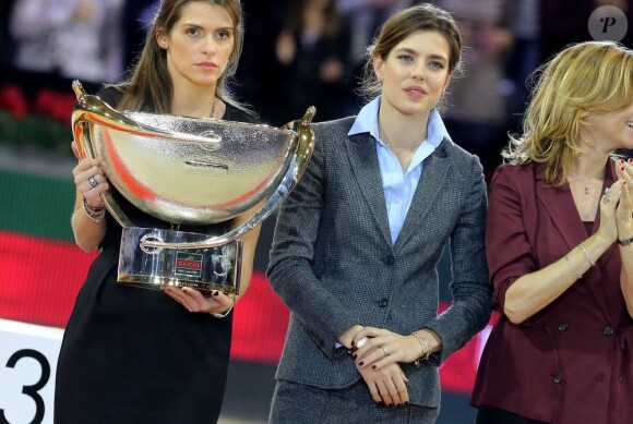 Fernanda Ameeuw, Charlotte Casiraghi et Virginie Couperie-Eiffel au Gucci Paris Masters le 2 décembre 2012 après le Grand Prix, remporté par le Néerlandais Mark Houtzager avec Sterrehof's Tamino.