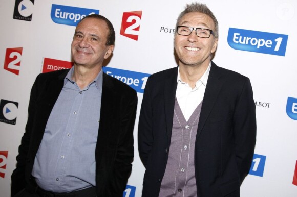 Gérard Miller et Laurent Ruquier lors de la projection au théâtre Antoine du documentaire sur Laurent Ruquier "On ne demande qu'à le connaître" que Gérard Miller a réalisé pour France 2 (diffusion entre Noël et le jour de l'an) à Paris le 2 décembre 2012.