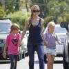 Denise Richards est allée faire une séance shopping à Malibu avec ses filles le 9 septembre 2012.