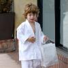 Jordan Bratman va chercher son fils Max à son cours de karaté à Los Angeles le 1er décembre 2012.