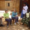 L'infante Cristina d'Espagne en Tanzanie le 1er décembre 2012 pour superviser en sa qualité de directrice des opérations internationales de la Fondation La Caixa les actions d'Oxfam.