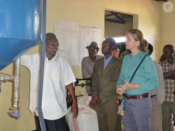 Cristina d'Espagne en Tanzanie le 1er décembre 2012 pour superviser en sa qualité de directrice des opérations internationales de la Fondation La Caixa les actions d'Oxfam.