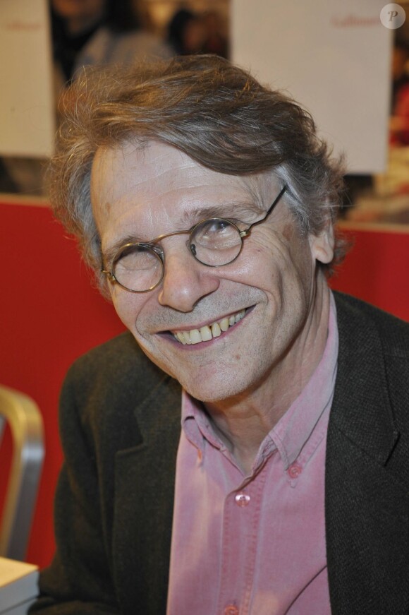 Daniel Pennac au 32e salon du livre à la porte de Versailles le 17 mars 2012.