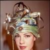 Valérie Claisse (Miss France 1994) portant une coiffe de Barthet lors d'une soirée en 1994.