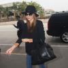 Le top Miranda Kerr arrive à l'aéroport L.A.X de Los Angeles pour se rendre à New York et ainsi retrouver son fils, Flynn. Le 4 décembre 2012