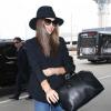 Miranda Kerr arrive à l'aéroport L.A.X de Los Angeles pour se rendre à New York et ainsi retrouver son fils, Flynn. Le 4 décembre 2012