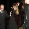 Jessica Alba à Londres regagne son hôtel après la soirée Ferragamo
