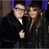 Alber Elbaz, directeur artistique de Lanvin et Babeth Djian lors du diner caritatif organisé à l'Espace Pierre Cardin au profit de l'association AEM (les Amis des Enfants dans le Monde). Paris, le 6 décembre 2012.