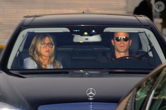 Jennifer Aniston et son fiancé Justin THeroux à Los Angeles le 8 décembre 2012