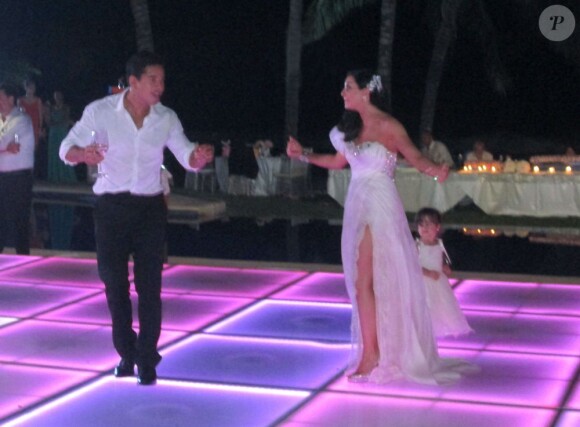 Mario Lopez et Courtney Mazza en pleine danse à Punta Mita, le 1er décembre 2012 au Mexique.