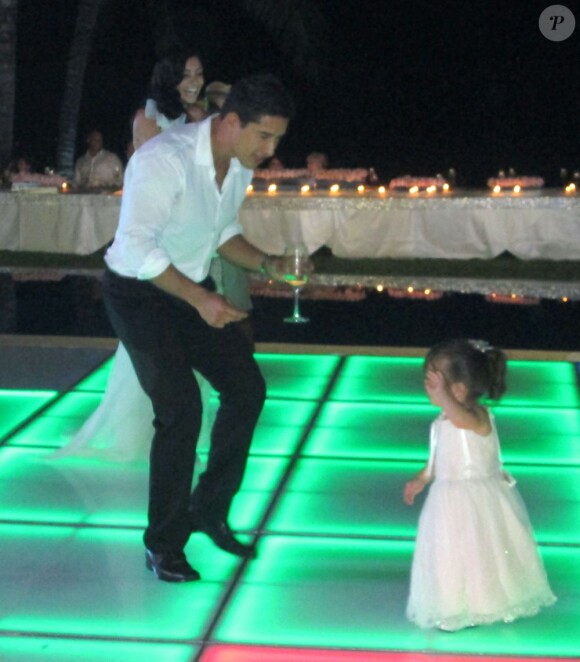 Mario Lopez et sa fille Gia à Punta Mita, le 1er décembre 2012 au Mexique.