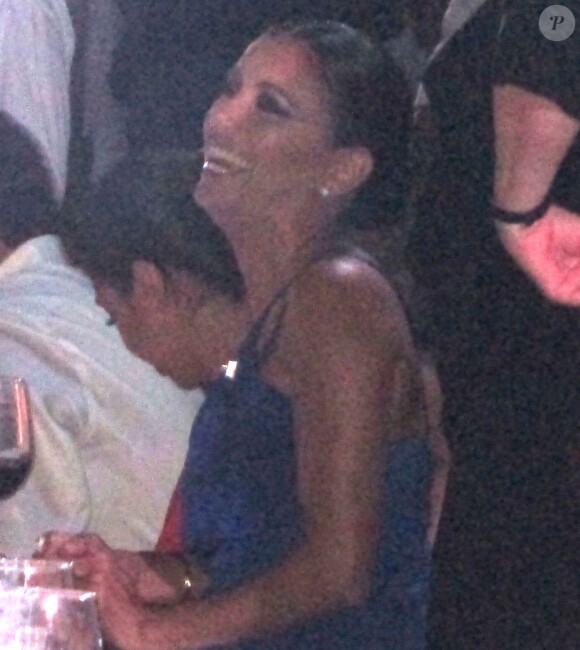 Eva Longoria, hilare, lors du mariage de Mario Lopez et Courtney Mazza à Punta Mita, le 1er décembre 2012 au Mexique.