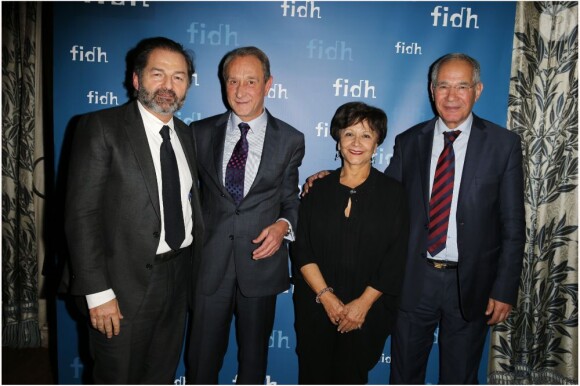 Exclu - Denis Olivennes et Bertrand Delanoë, Souhayr Belhassen, actuelle présidente de la FIDH, et Mokhtar Trifi, président de Ligue tunisienne des Droits de l'Homme, au dîner de la Fédération Internationale des Ligues des Droits de l'homme (FIDH) à l'occasion de ses 90 ans, à l'Hôtel de Ville de Paris, le 6 décembre 2012.