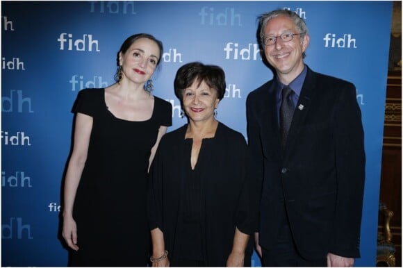 Exclu - Dominique Blanc, Souhayr Belhassen et Antoine Bernard, Directeur général de la FIDH, au dîner de la Fédération Internationale des Ligues des Droits de l'homme (FIDH) à l'occasion de ses 90 ans, à l'Hôtel de Ville de Paris, le 6 décembre 2012.