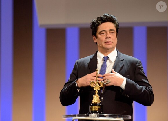 Benicio del Toro reçoit une récompense lors du festival de San Sebastian le 23 Septembre 2012.