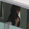 Victoria Beckham est de retour à Londres et fait profil bas en arrivant à l'aéroport de Heathrow. Le 10 décembre 2012