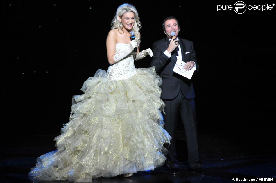 Auline Grac, Miss Provence, a été élue Miss Prestige National 2013 au Lido à Paris, le 10 décembre 2012 - Christelle Roca est montée sur scène
