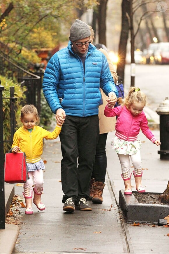 Matthew Broderick et les jumelles Marion et Tabitha à New York City, le 10 décembre 2012.
